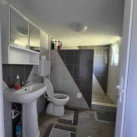 R&h Homestay